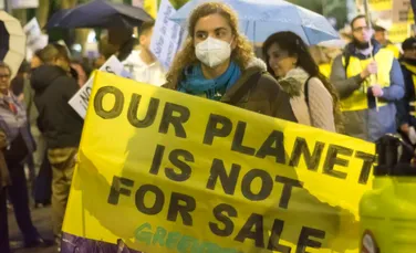 Activiștii Greenpeace au întrerupt Conferința Central-Europeană privind Energia