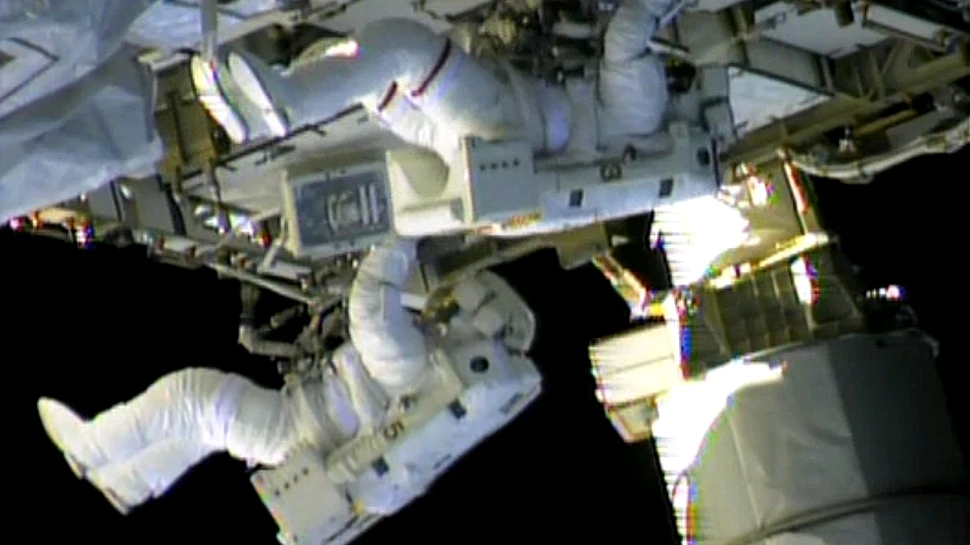 Doi astronauţi americani au oprit scurgerea de amoniac de la bordul ISS după o misiune fără precedent