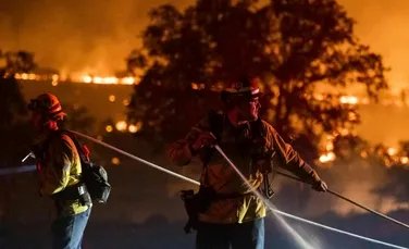Aproape 5.000 de pompieri au fost mobilizați împotriva celui mai mare incendiu din California