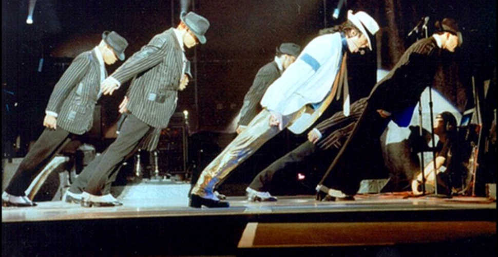 Copiii lui Michael Jackson poartă în coliere cenuşa Regelui Pop