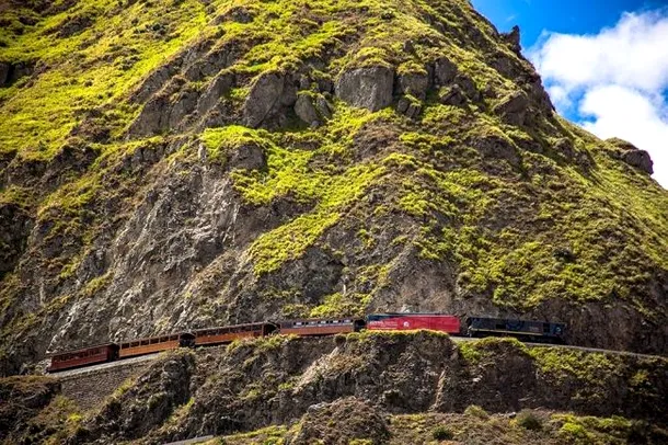 Calea ferată din Ecuador construită împotriva dorinţei Diavolului 