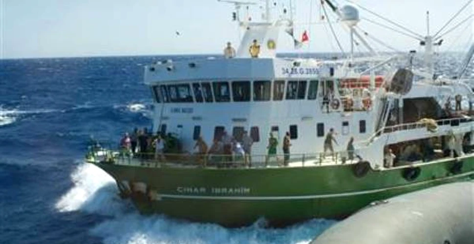 Pescarii turci ataca navele Greenpeace cu focuri de arma