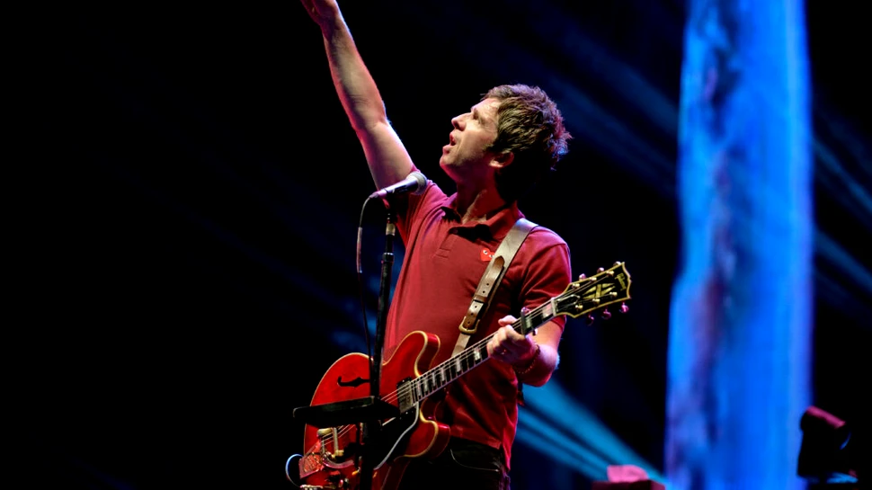 O chitară electrică Gibson a lui Noel Gallagher de la Oasis, vândută la licitație