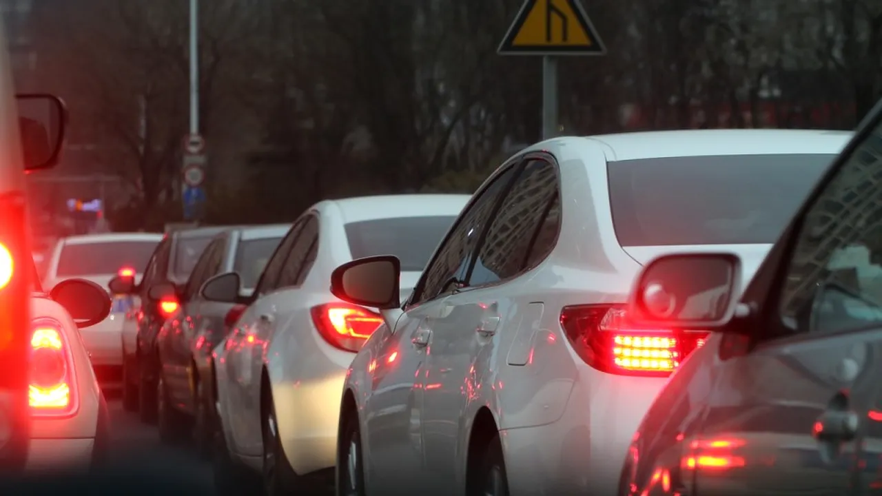 1-traffic-jam-688566-1280 