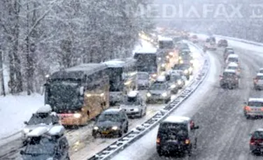Europa sub asaltul iernii: mii de maşini blocate, locuinţe fără electricitate, victime omeneşti