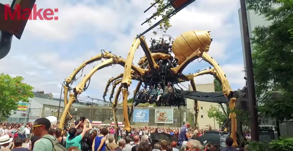 ‘Bestiile’ dintr-un parc de distracţii din Franţa îl fac printre cele mai populare destinaţii turistice ale lumii – VIDEO