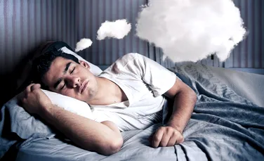 Vorbeşti sau gesticulezi în somn? Acest lucru ar putea dezvălui indicii preţioase despre sănătatea ta mintală