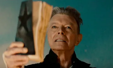O şuviţă de păr a lui David Bowie, tăiată de perucherul de la Muzeul Figurilor de Ceară, în licitaţie