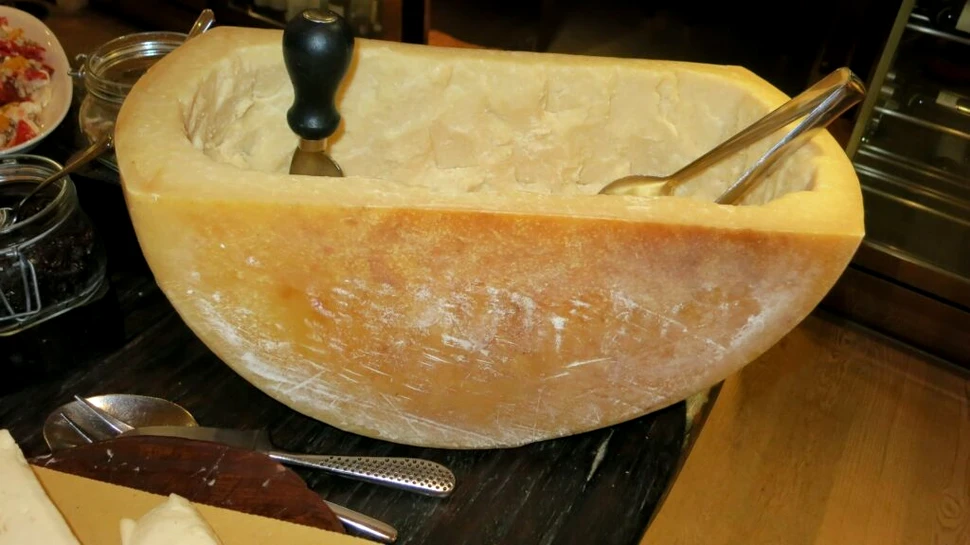 Test de cultură generală. Care brânză are microcipuri în coajă?