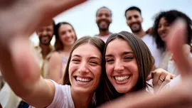 Cum a devenit feminismul atât de divizat? Femeile încearcă să reconstruiască alianțele