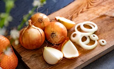 Cum să tai ceapa fără lacrimi? Trucul confirmat științific!
