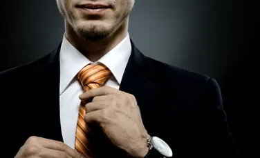 Ce pot păţi bărbaţii  care îşi strâng puternic cravata de gât? Este destul de grav