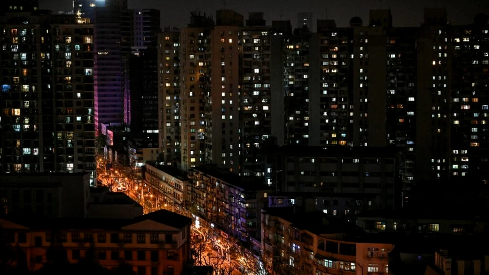 De ce țipă de la balcoane locuitorii carantinați în Shanghai? Filmări ciudate au apărut pe rețelele de socializare