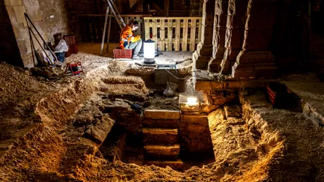 Criptă funerară, sigilată de 400 de ani, descoperită de arheologi într-o biserică din Franța