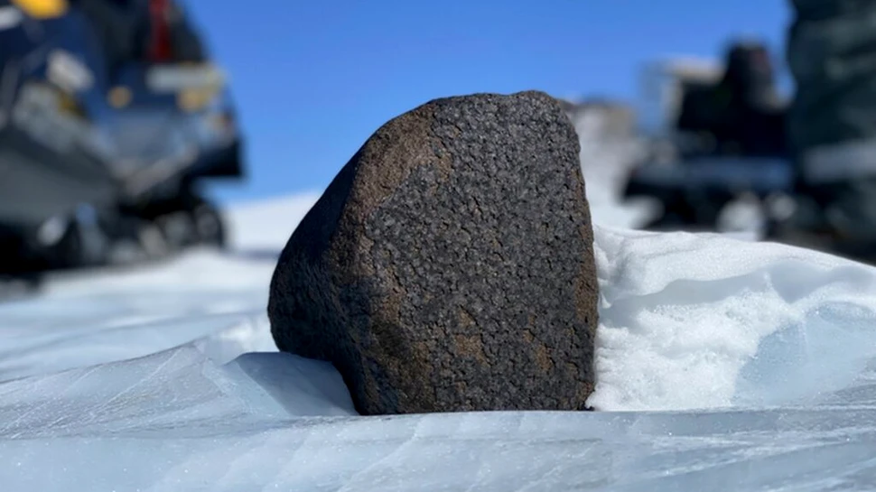 Un meteorit de șapte kilograme a fost descoperit în Antarctica