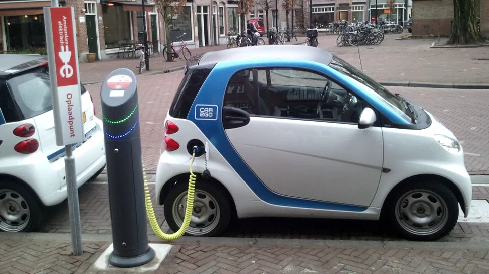 Francezii vor lansa autoturisme electrice mai ieftine de 7.500 de dolari
