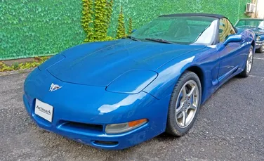 Mașini rare, scoase la licitație în București. Printre acestea, un Corvette C5 în ediție limitată
