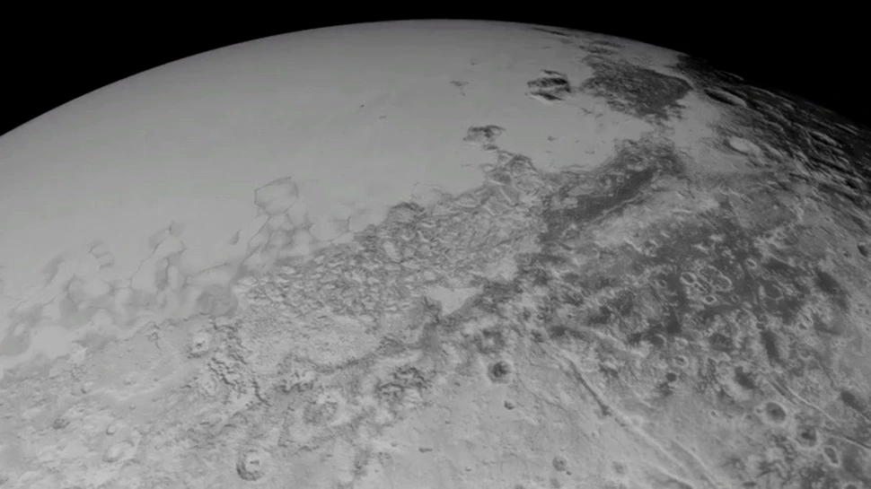 Noi Imagini spectaculoase cu suprafaţa planetei Pluto – FOTO,VIDEO