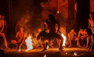 De ce ne comportăm diferit noaptea: explicațiile psihologiei și antropologiei