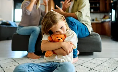 Stresul părinților poate avea efecte directe asupra copiilor. Ce arată un studiu?