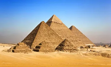O cercetare controversată contestă vechimea Marii Piramide din Giza