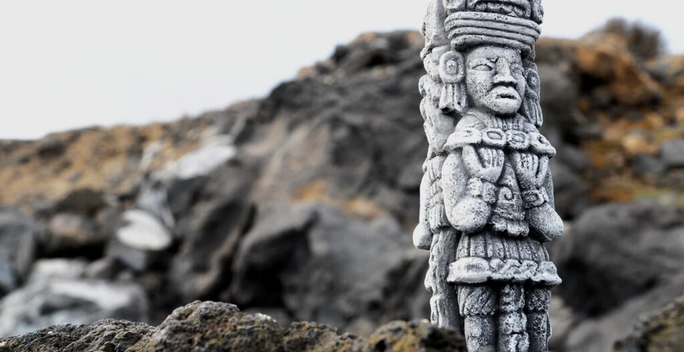 Arheologii au descoperit o statuie mayașă fără cap. Ce simbolizează?