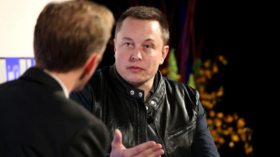 Elon Musk a vândut 200 de plăci de surf într-o singură zi