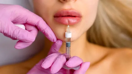 Un material controversat a început să fie folosit în chirurgia plastică