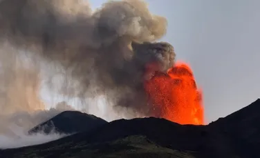 Vulcanii Stromboli și Etna au erupt. Cum se prezintă situația?