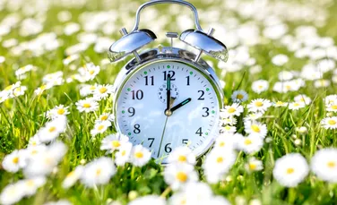 De ce dormim mai mult iarna și mai puțin vara: ce spun cercetările despre somnul sezonier