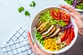 O simplă schimbare în dietă poate modifica vârsta noastră biologică în doar 4 săptămâni