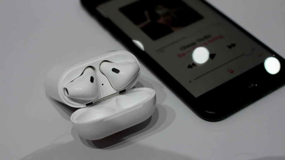 Căştile wireless Apple AirPods primesc cablu opţional