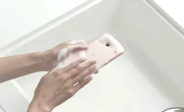 Smartphone-ul pe care îl poţi spăla în mod regulat cu apă şi săpun