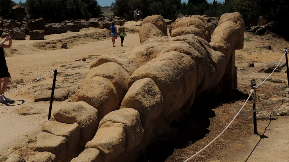 Statuia lui Atlas din Agrigento va sta din nou în picioare