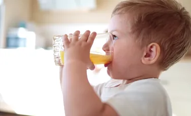 Consumul de sucuri de fructe în copilărie poate crește riscul de hipertensiune la maturitate