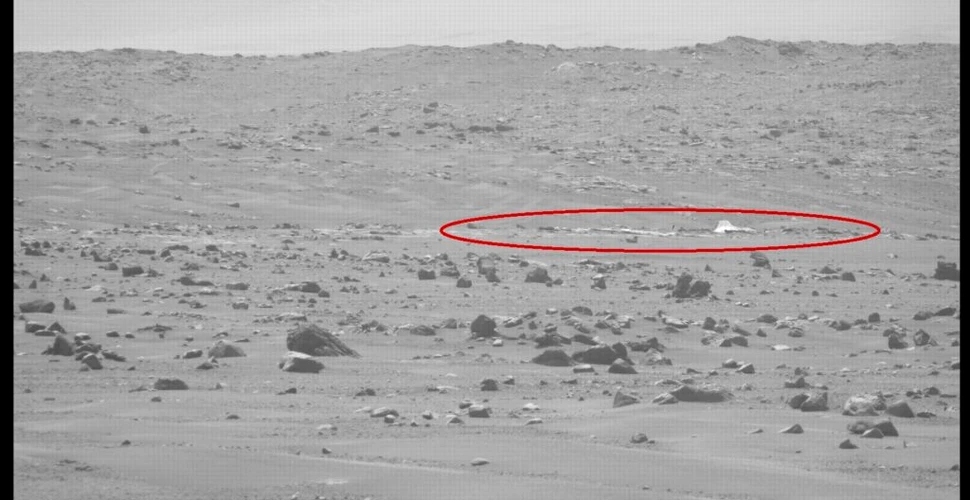 Roverul Perseverance și-a găsit propria parașută pe Planeta Roșie. Imagini din deșertul marțian