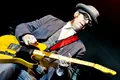 Elvis Costello, geniul rebel al muzicii rock. „Vocația mea supremă în viață este să fiu enervant”