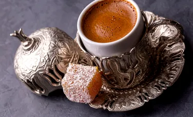 Cafeaua nu este doar o băutură. Ce spun ritualurile din jurul ei despre felul în care trăim
