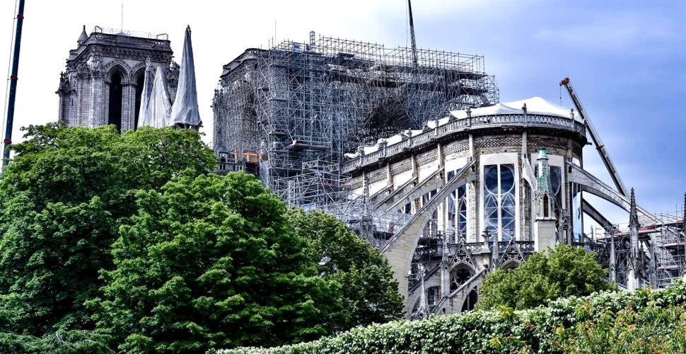 Când vor începe lucrările de reconstrucţie la catedrala Notre-Dame. Etapa cea mai periculoasă a fost depășită