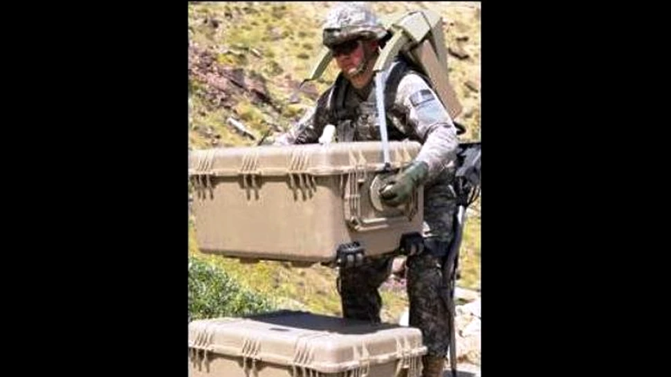 Un exoschelet metalic pentru soldati