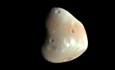 Un singur impact cu un asteroid ar fi remodelat o întreagă lună marțiană