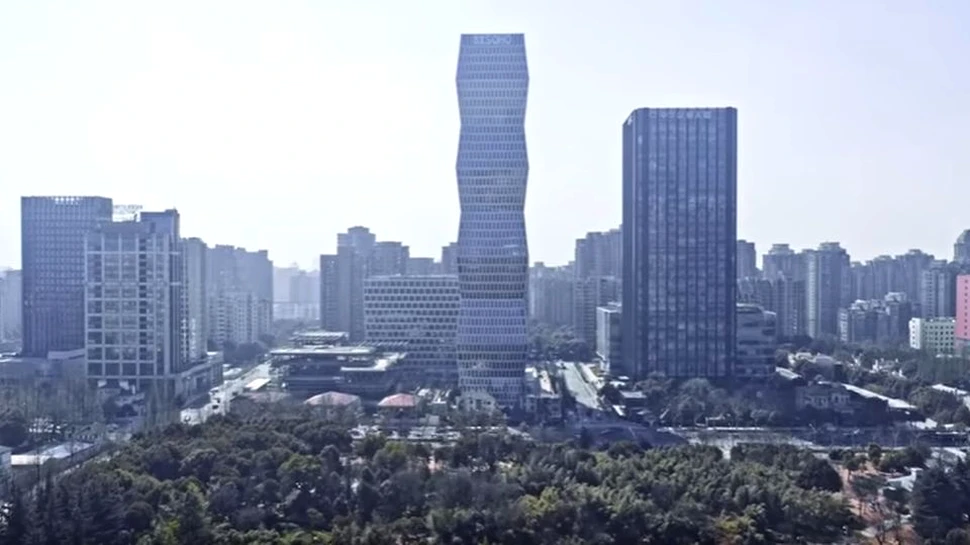 Un zgârie-nori inspirat de Coloana Infinitului a lui Brâncuşi, inaugurat în China