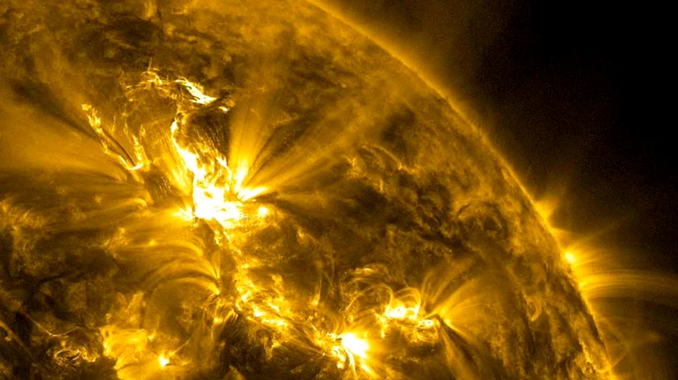 Liniile de forţă ale câmpului magnetic solar, surprinse pentru prima dată de NASA într-un videoclip. În mod normal, acestea nu pot fi observate cu ochiul liber  – VIDEO