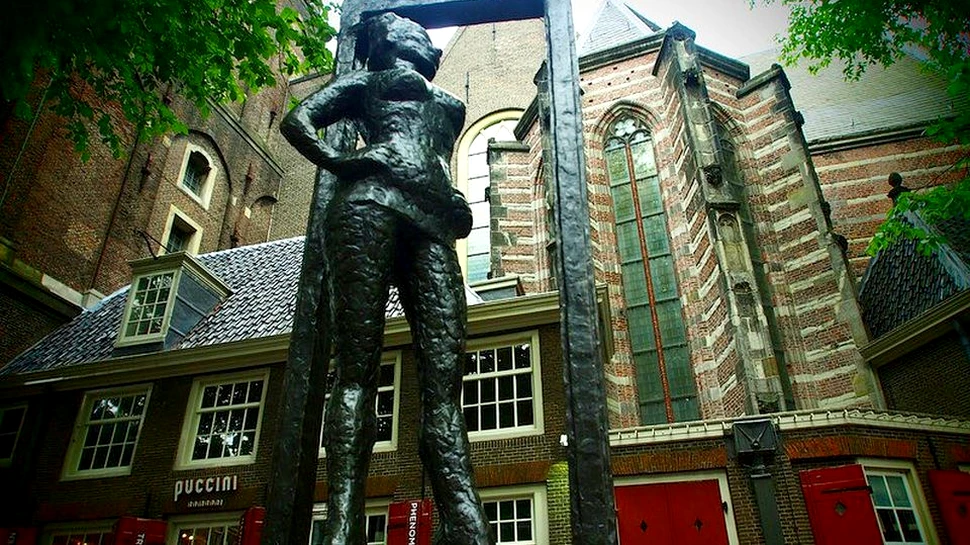 Belle, principala atracţie din cartierul roşu din Amsterdam. ”Respect în toată lumea”– GALERIE FOTO