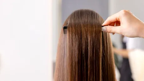 Extensiile de păr conțin mai multe substanțe chimice periculoase decât se credea