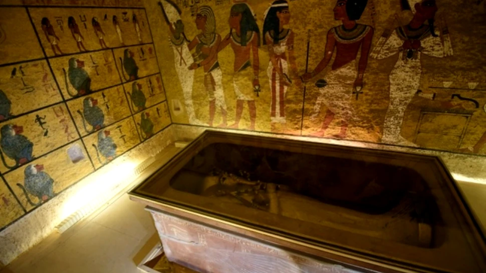 O bijuterie din mormântul faraonului Tutankhamon, alcătuită dintr-un material format de impactul unui asteroid – VIDEO