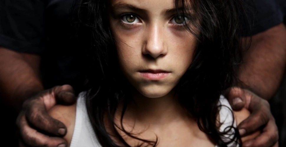 Cum transformă un copil violenţa în familie