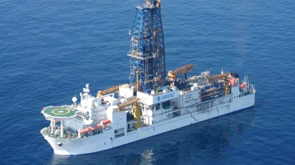 Spre centrul Pământului: forajele sub ocean au atins o adâncime record