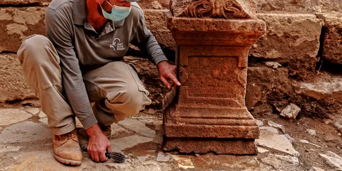Un altar păgân dedicat zeului Pan, vechi de 1.800 de ani, a fost descoperit într-o biserică bizantină