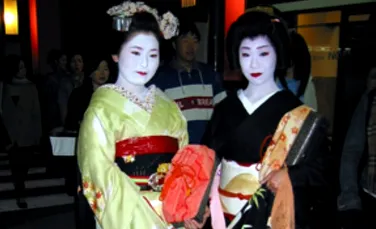 Gheisele din Kyoto, agresate de turisti
